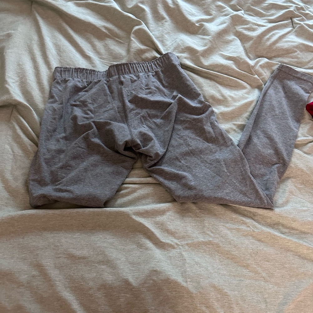 LIKE NEW NIKE LEGGINGS - Picture 3 of 3